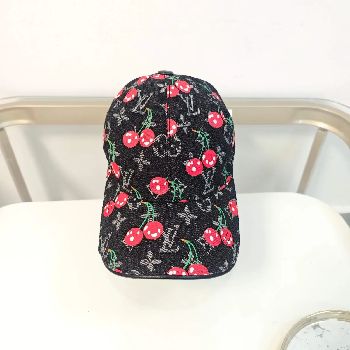 Loewe cap
