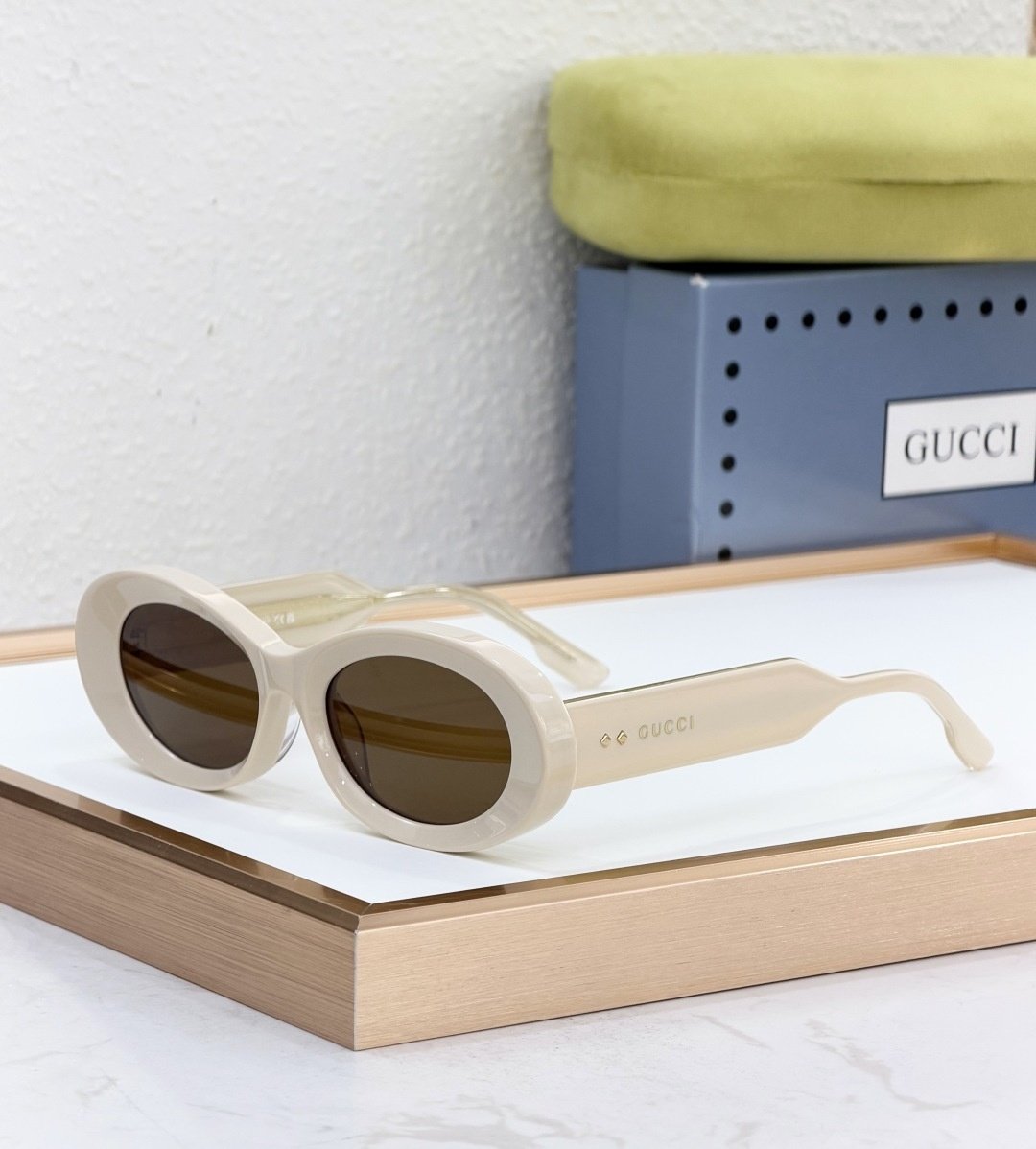 Gucci Glasses #180