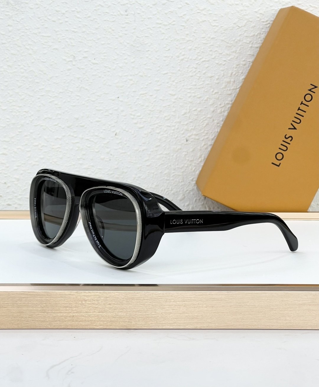 Louis Vuitton Glasses #77