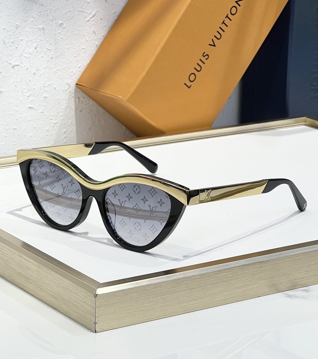 Louis Vuitton Glasses #90