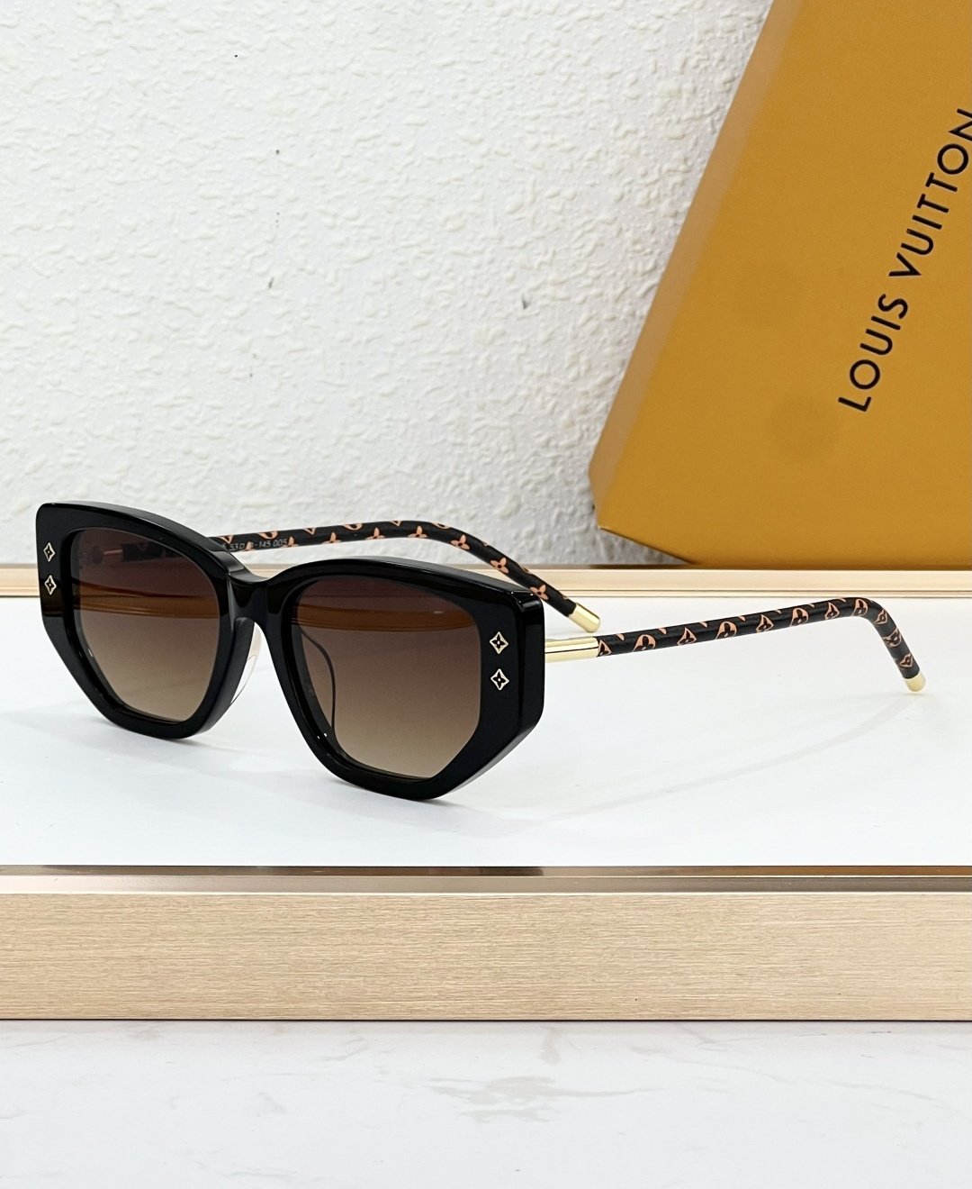 Louis Vuitton Glasses #97