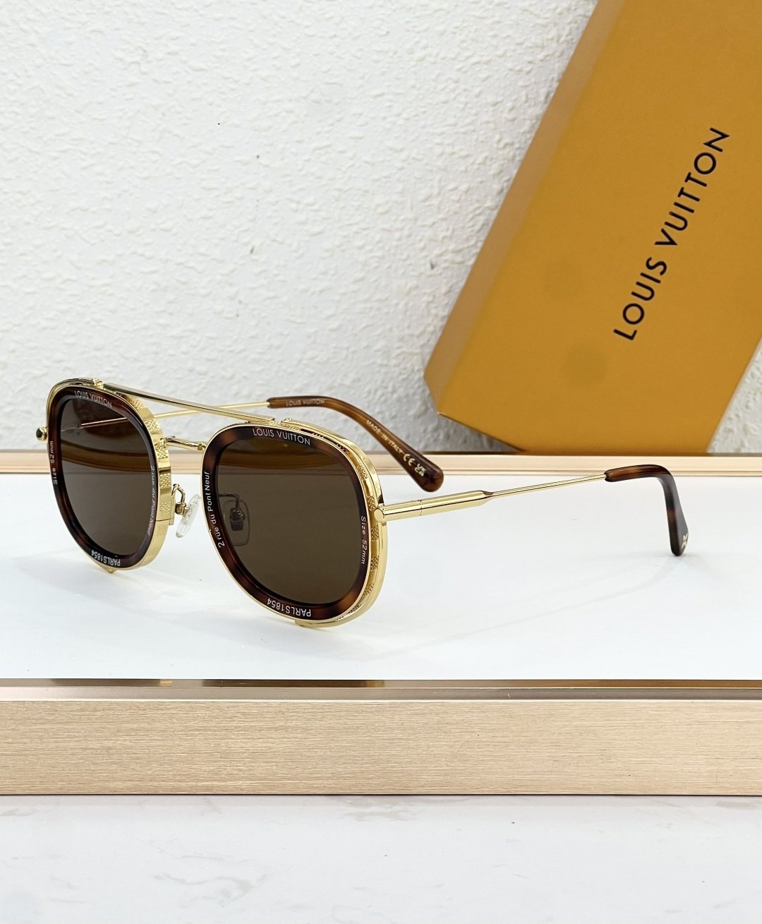 Louis Vuitton Glasses #98