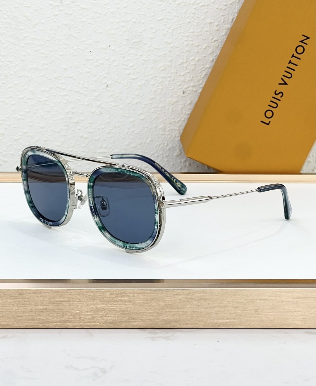Louis Vuitton Glasses #100