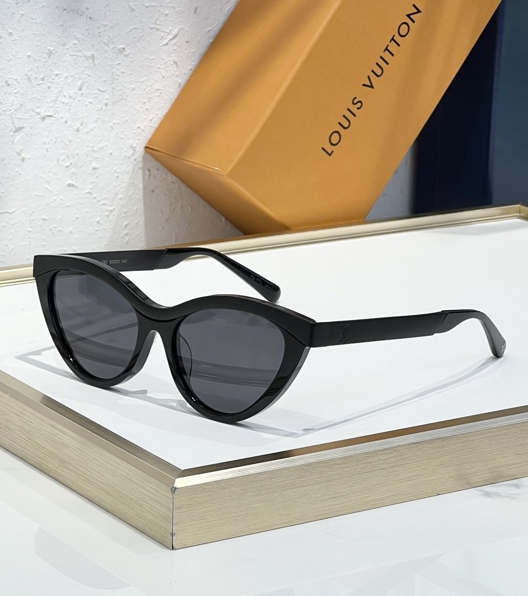 Louis Vuitton Glasses #101