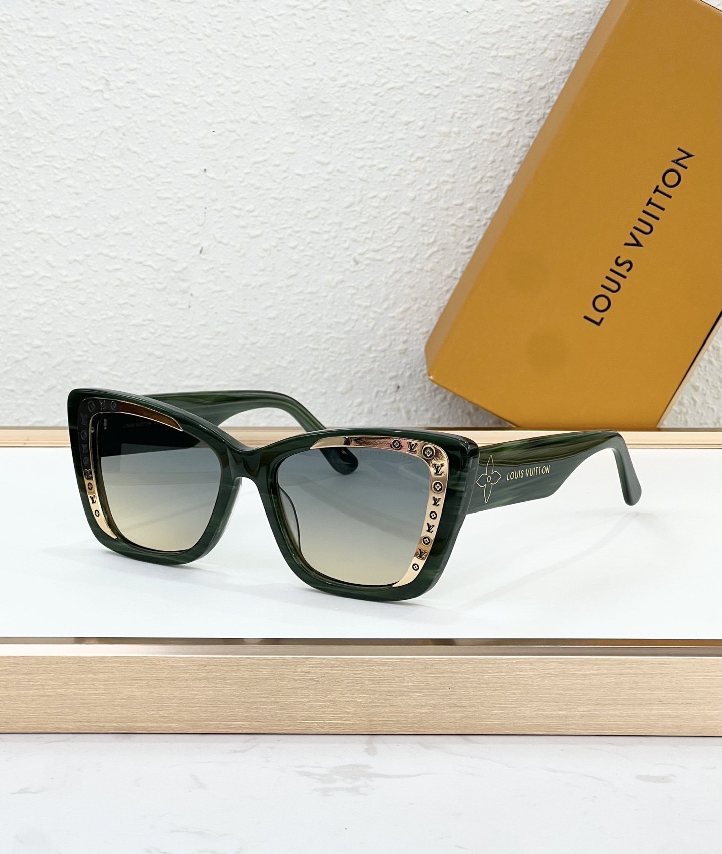 Louis Vuitton Glasses #106