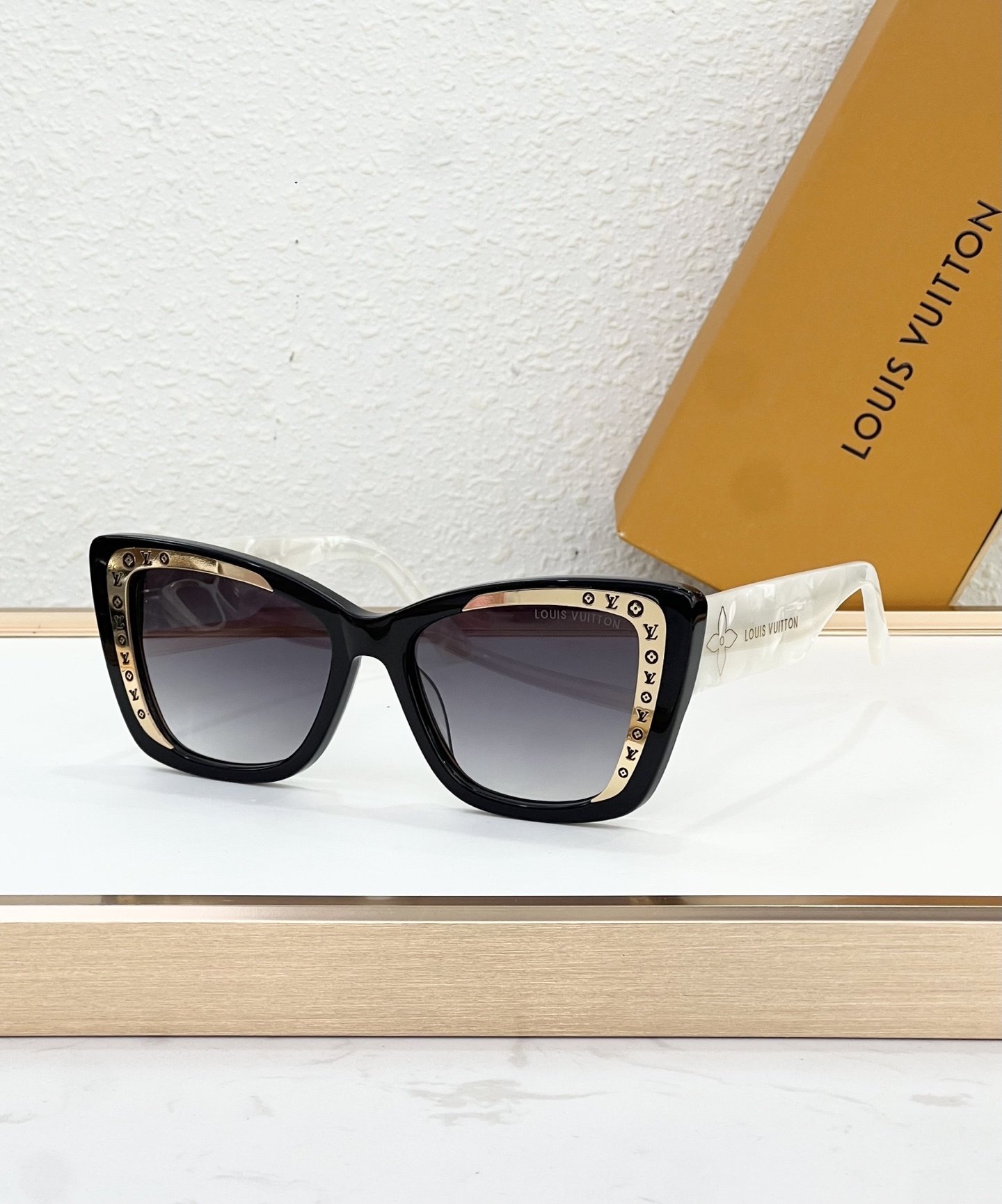 Louis Vuitton Glasses #107