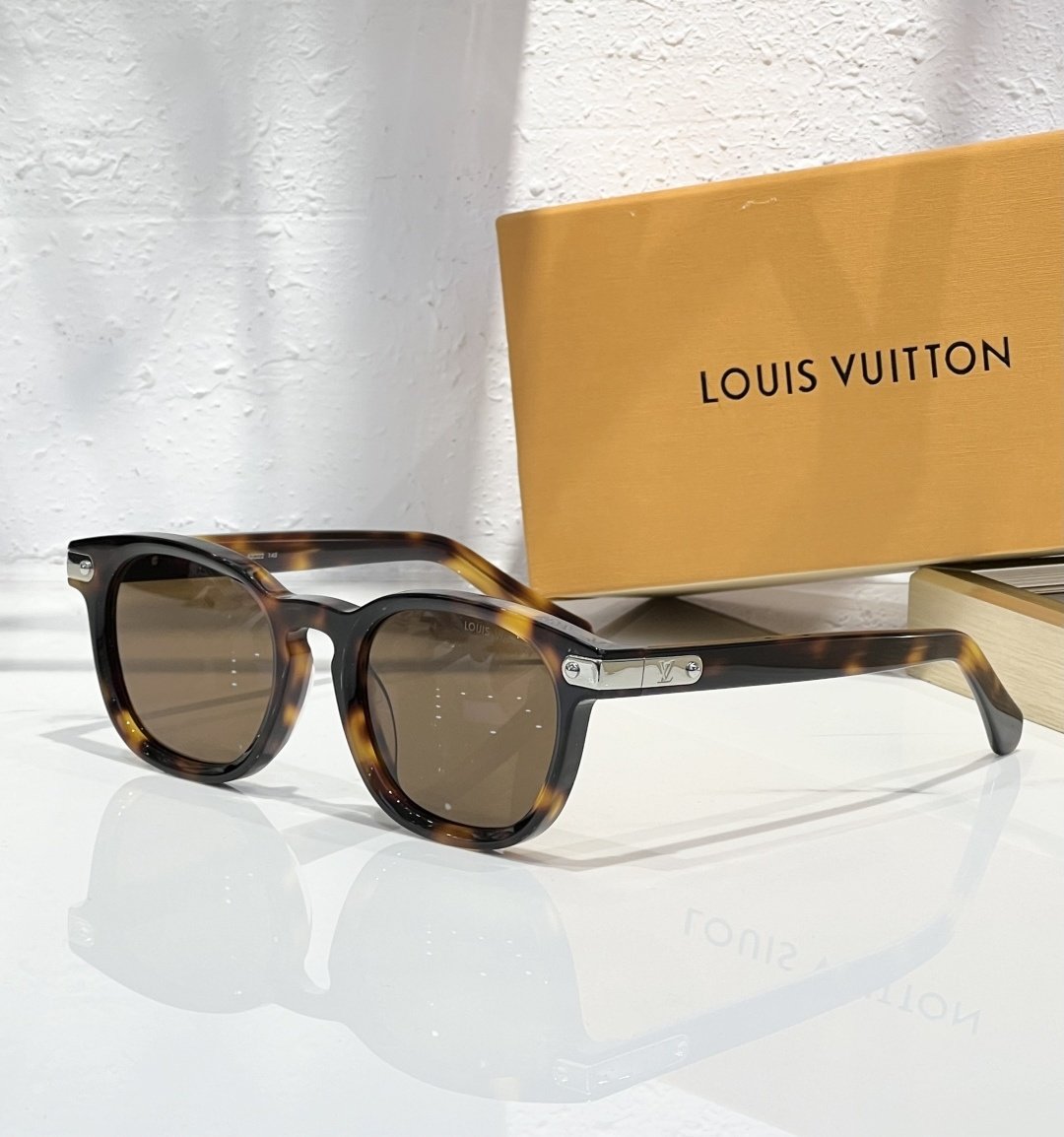 Louis Vuitton Glasses #112