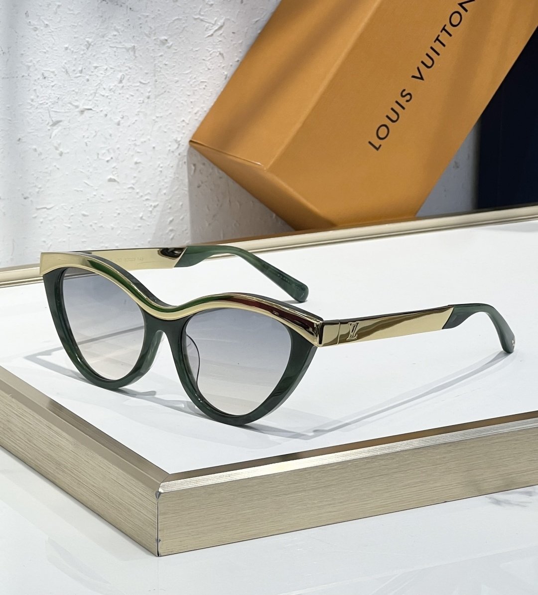 Louis Vuitton Glasses #113