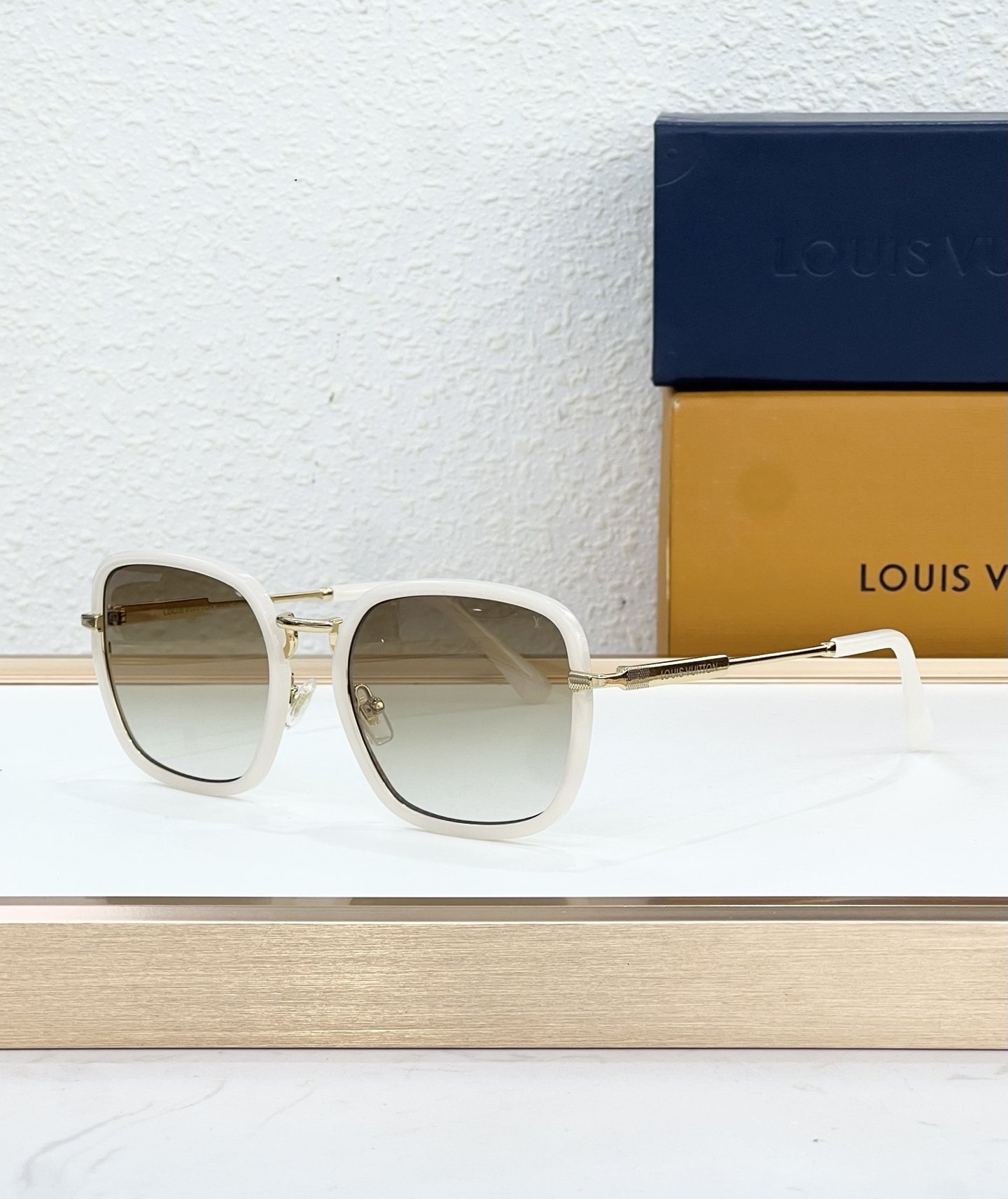 Louis Vuitton Glasses #117