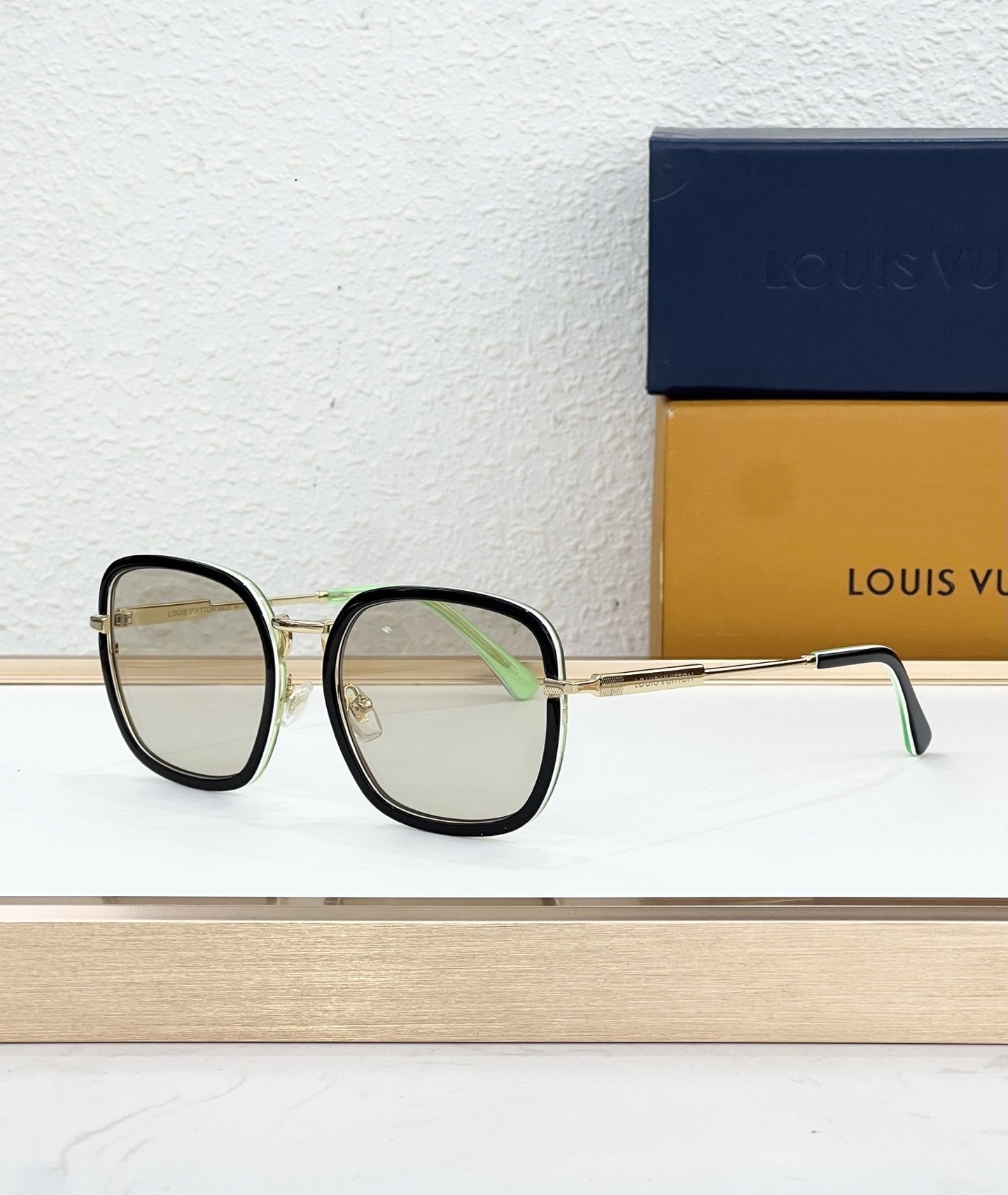 Louis Vuitton Glasses #119