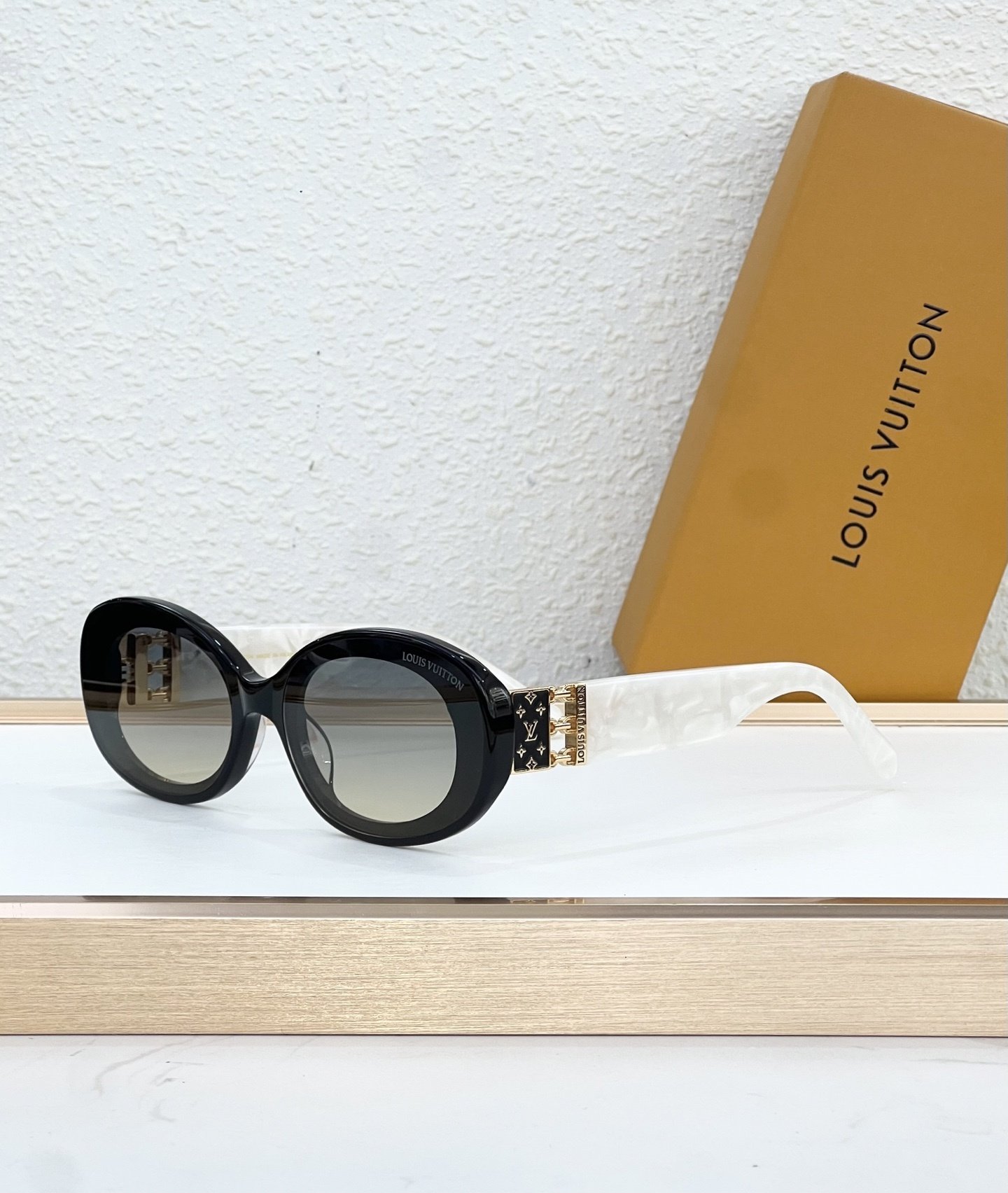 Louis Vuitton Glasses #122