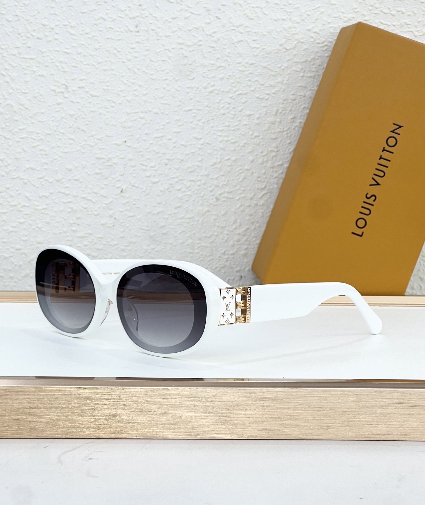 Louis Vuitton Glasses #127