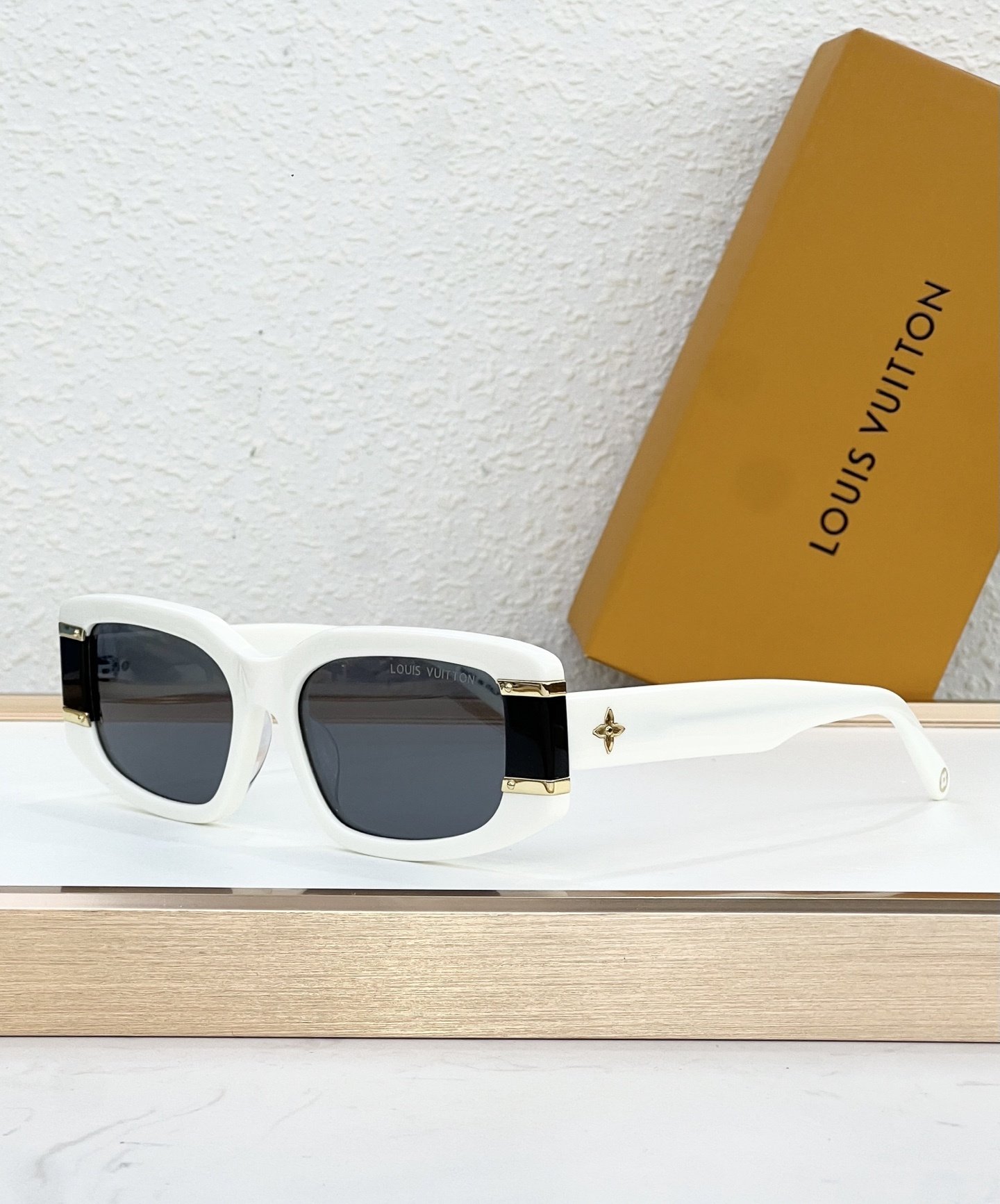 Louis Vuitton Glasses #129