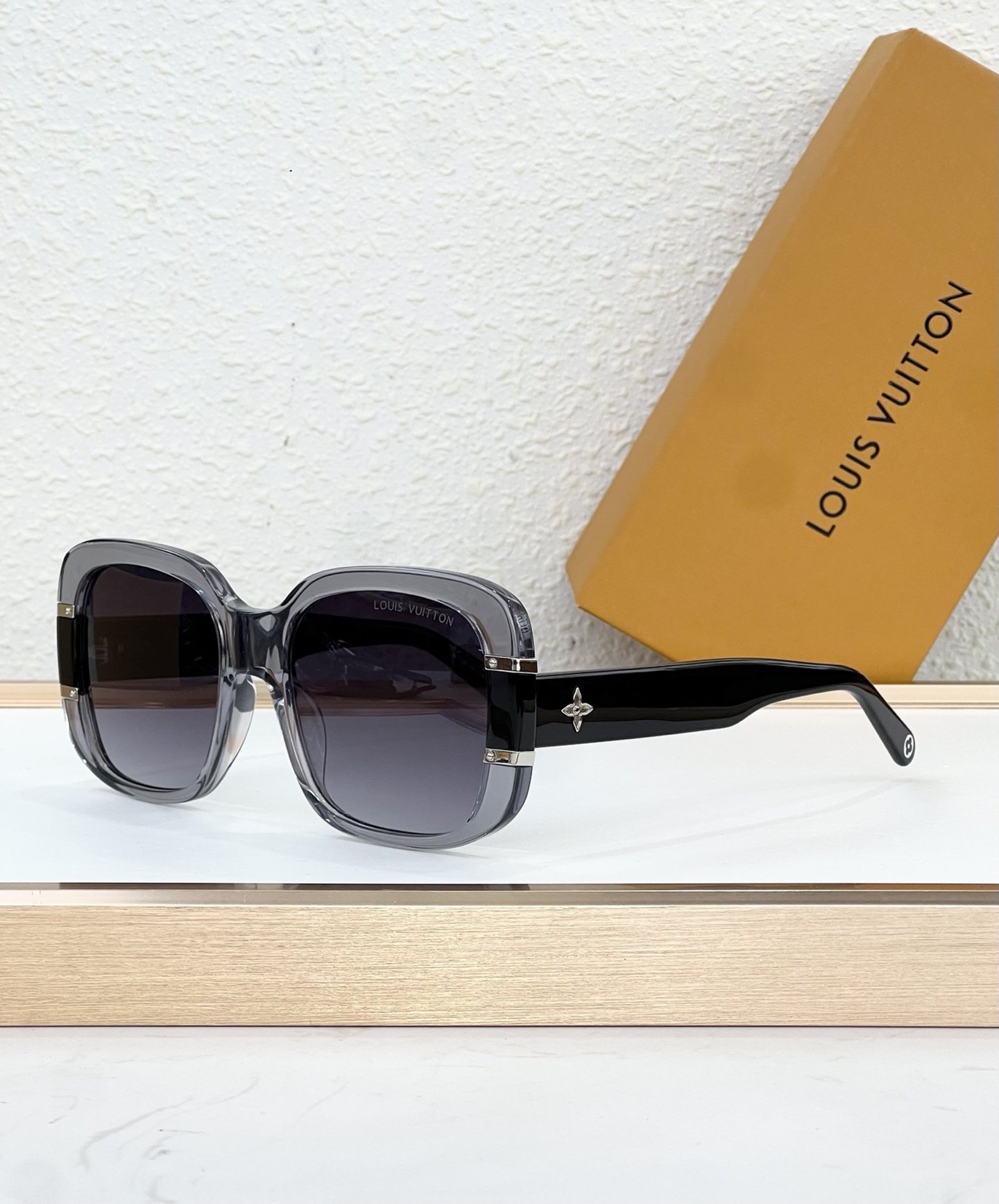 Louis Vuitton Glasses #137
