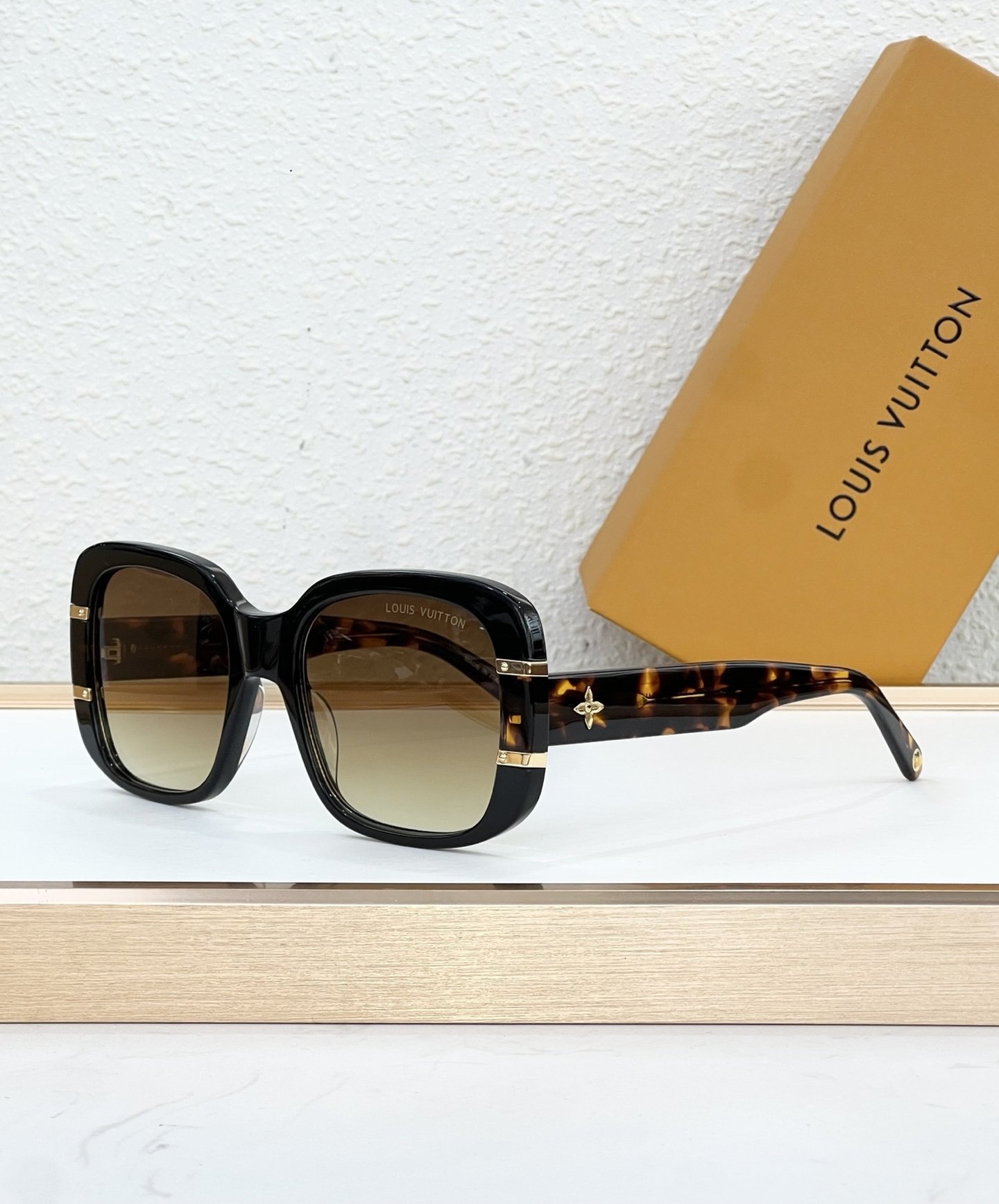 Louis Vuitton Glasses #139