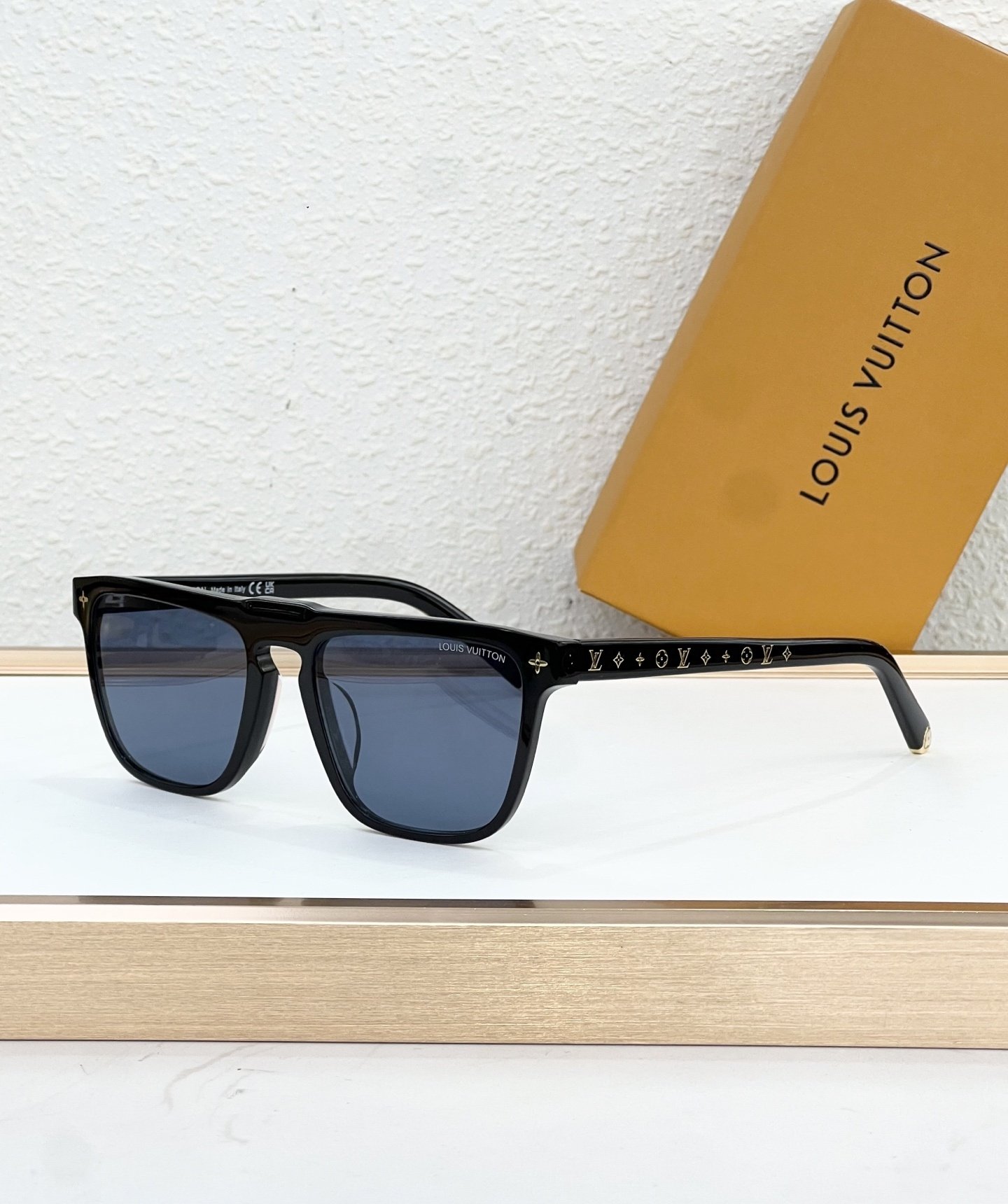 Louis Vuitton Glasses #142