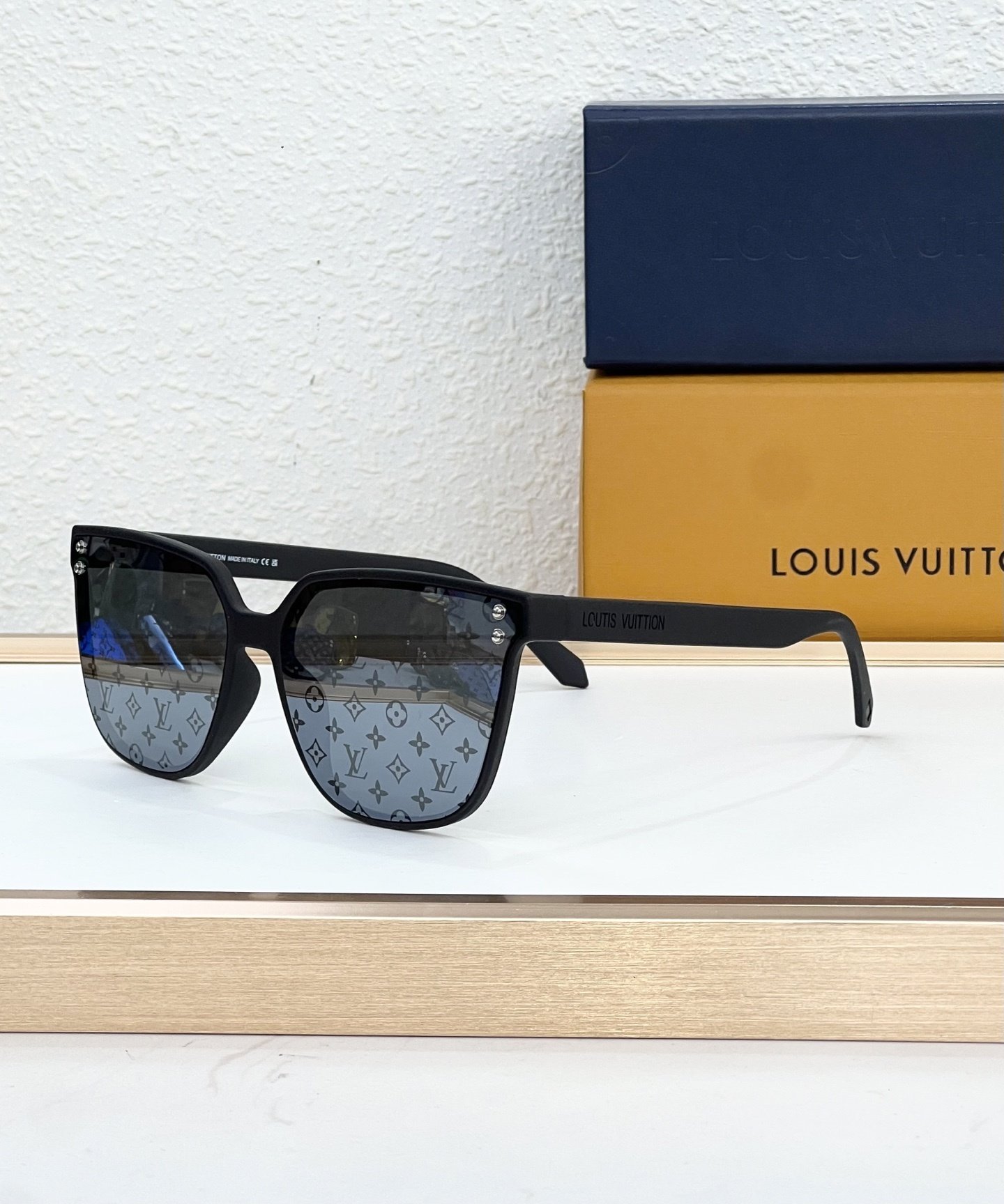 Louis Vuitton Glasses #145
