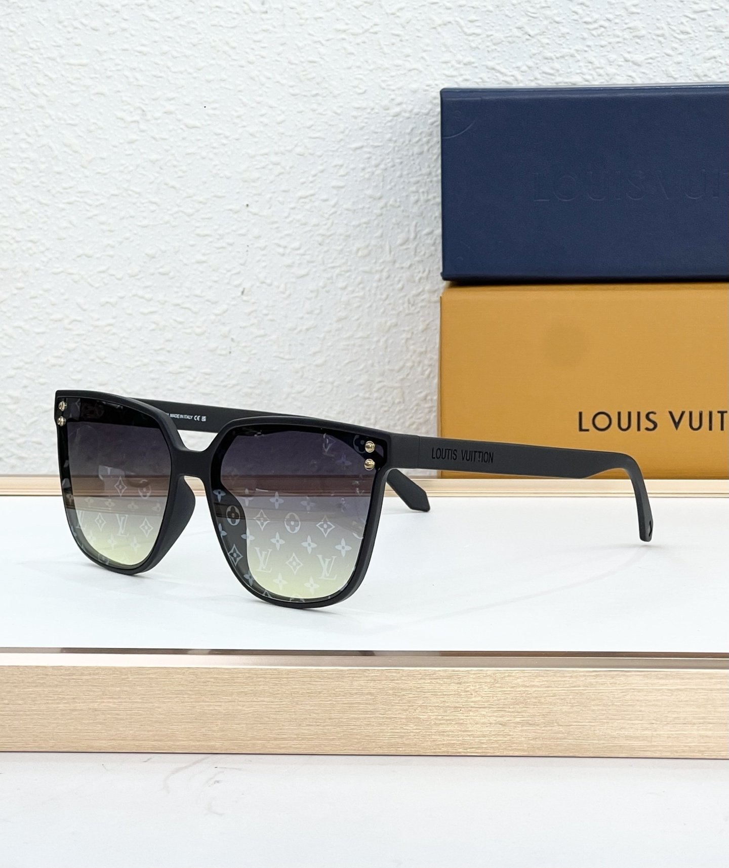 Louis Vuitton Glasses #147