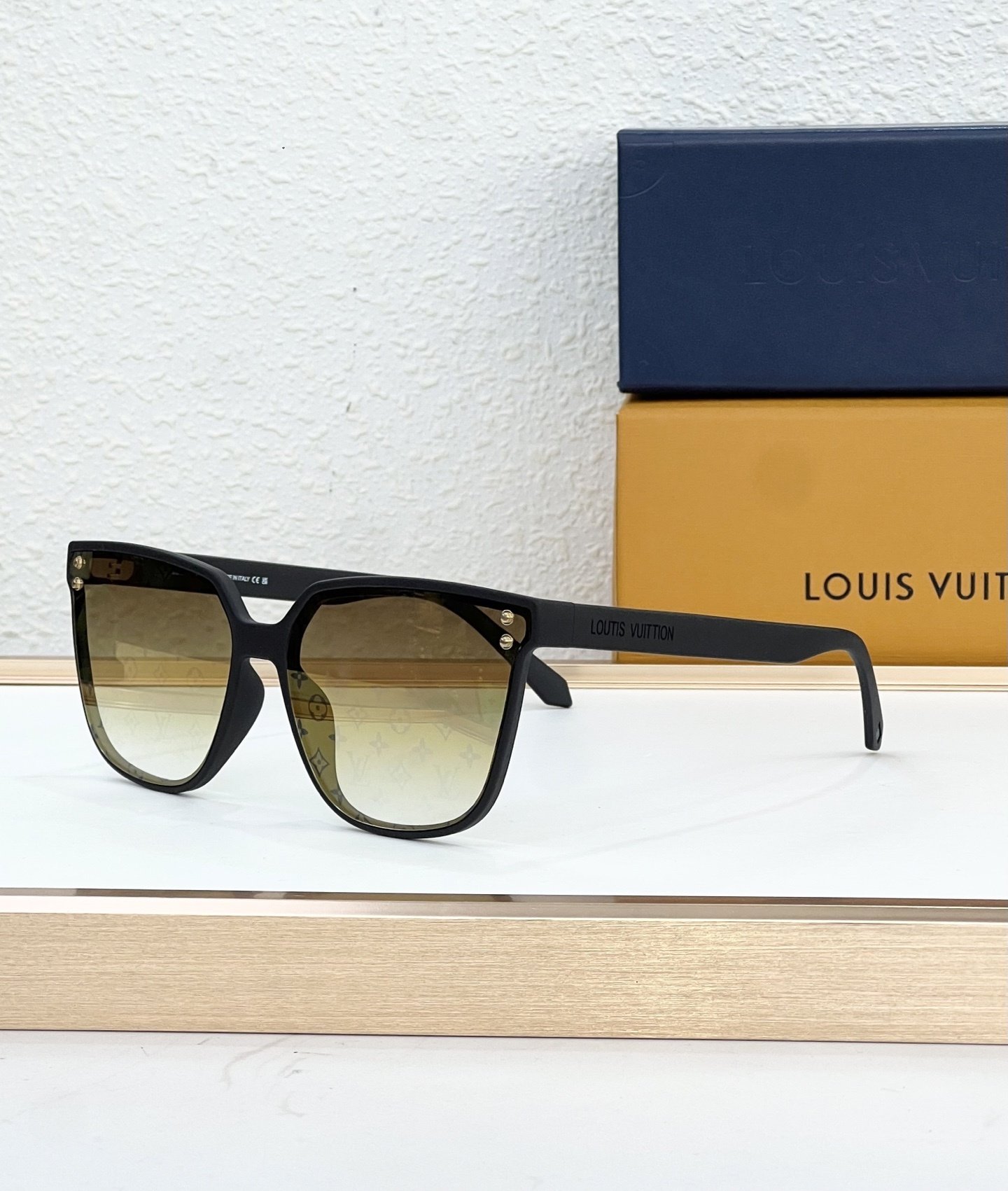 Louis Vuitton Glasses #151