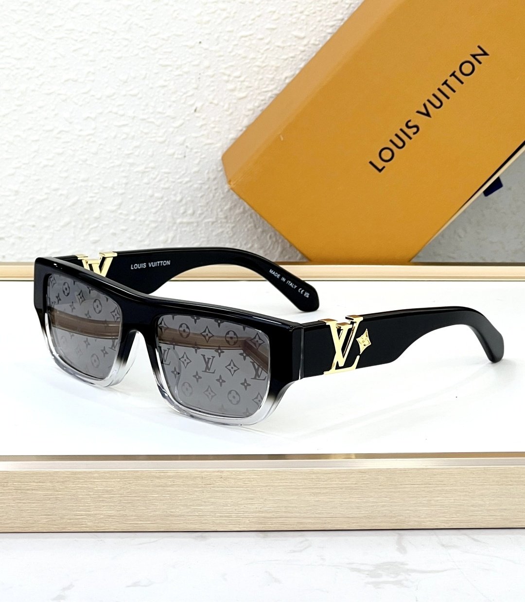 Louis Vuitton Glasses #170