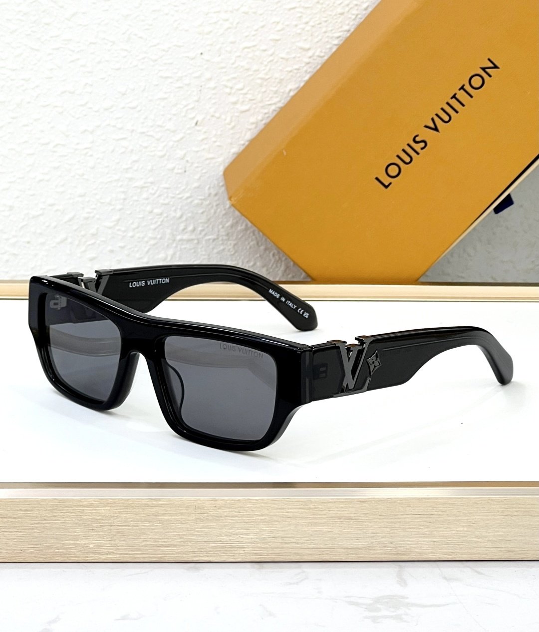 Louis Vuitton Glasses #173
