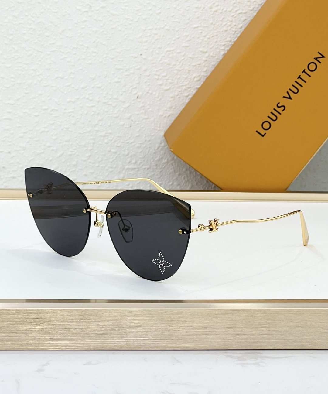 Louis Vuitton Glasses #184