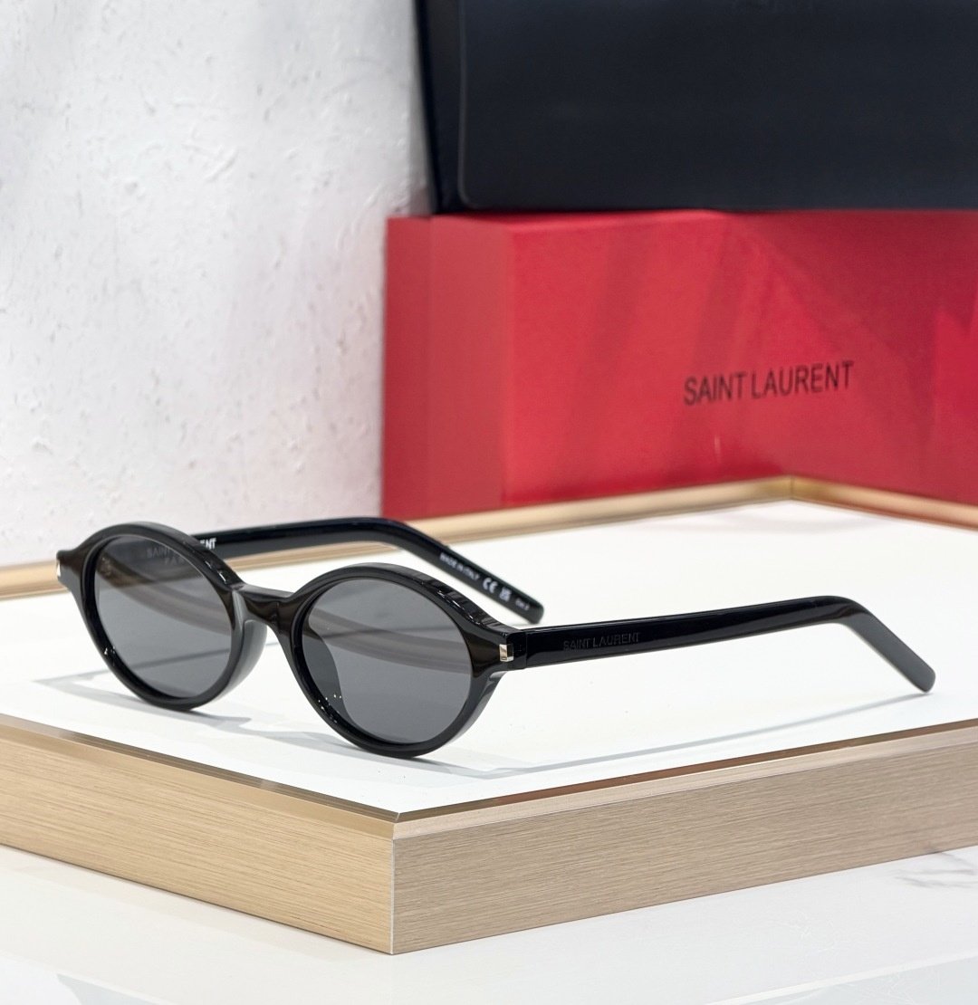 YSL Glasses #147